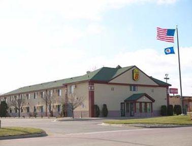 Super 8 By Wyndham Fairmont Hotel Exterior photo
