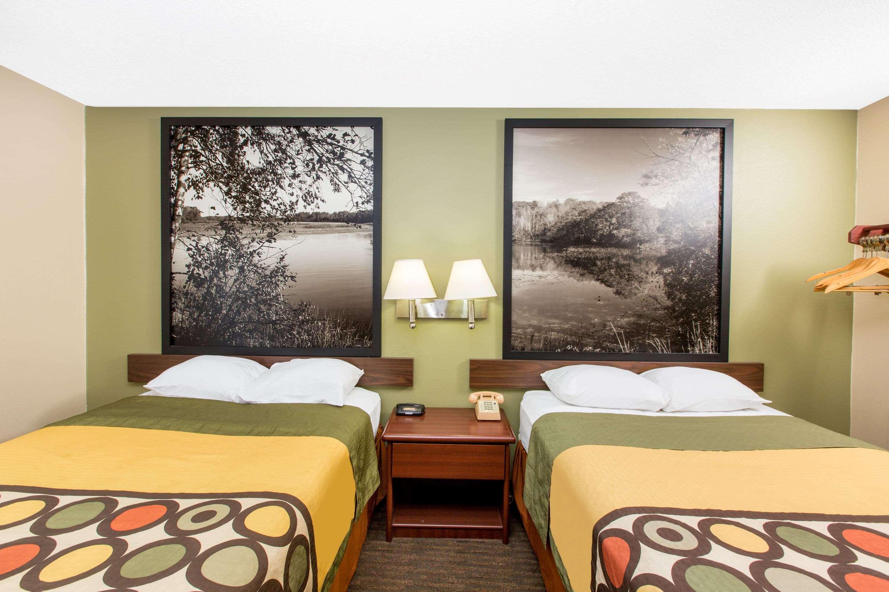 Super 8 By Wyndham Fairmont Hotel Exterior photo